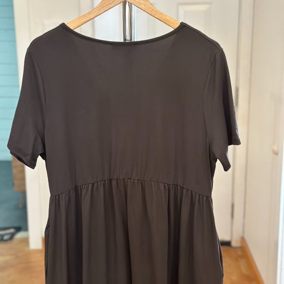 Short Sleeve Surplice Black Dress with Empire Waiste and Pockets Plus - Picture 5 of 5